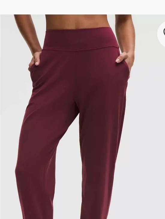 Size 4 High Rise Align Jogger - Picture 2 of 7